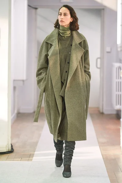 Look 25